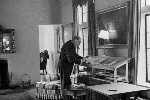Travailler debout, une tendance qui dure ! Découvrez d'illustres utilisateurs