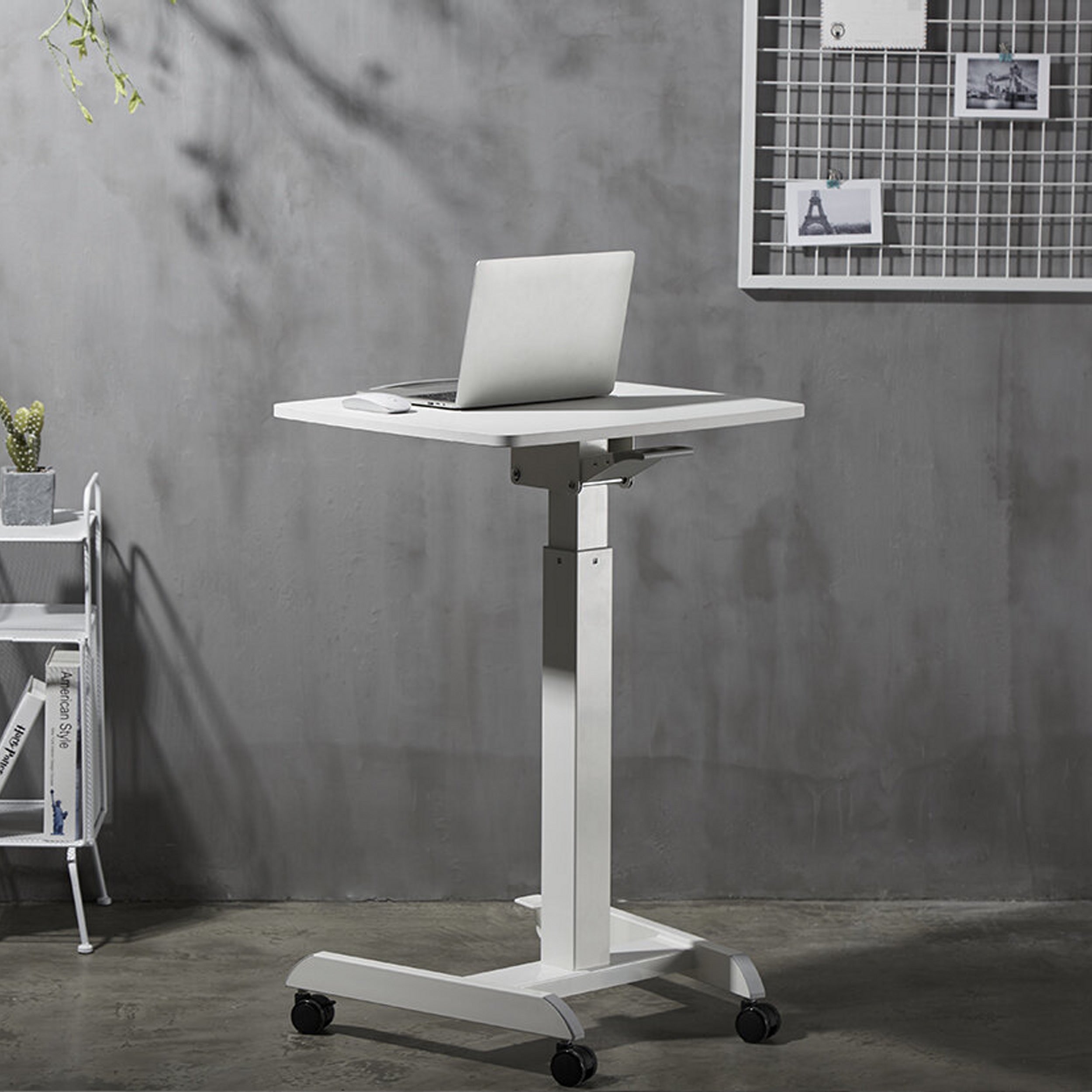 Bureau debout sur roulette