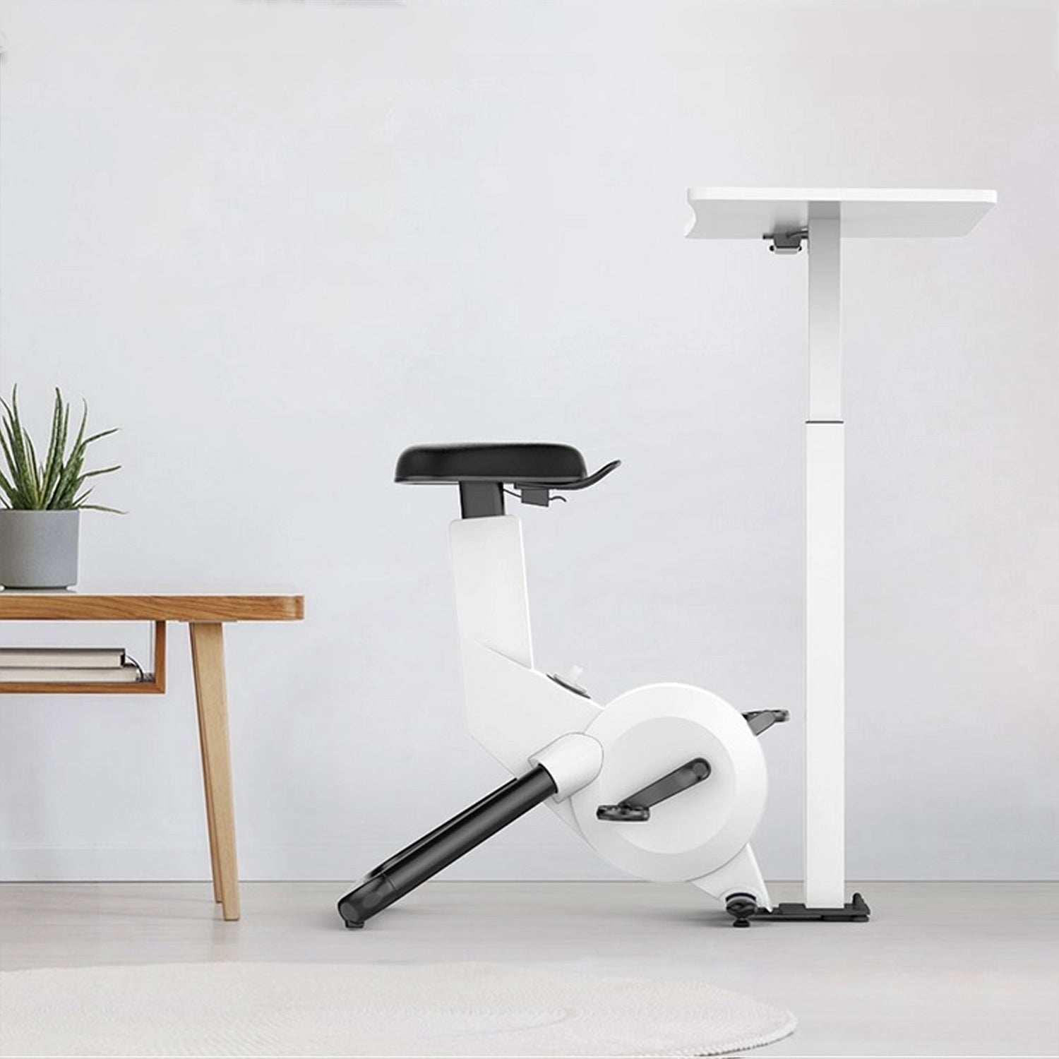Vélo de bureau avec tablette dans un atmosphère minimaliste
