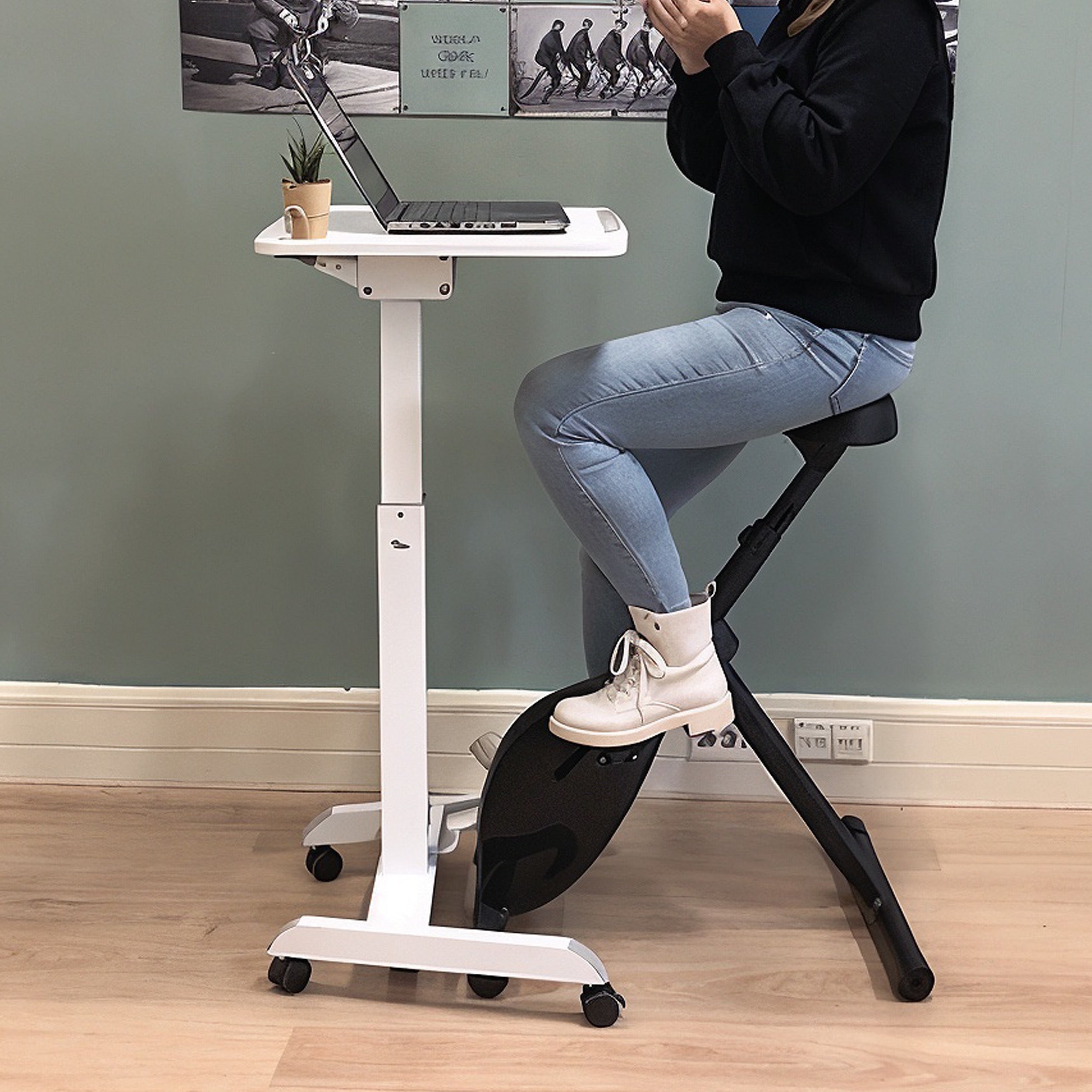 Bureau Poly avec vélo de bureau et bureau mobile