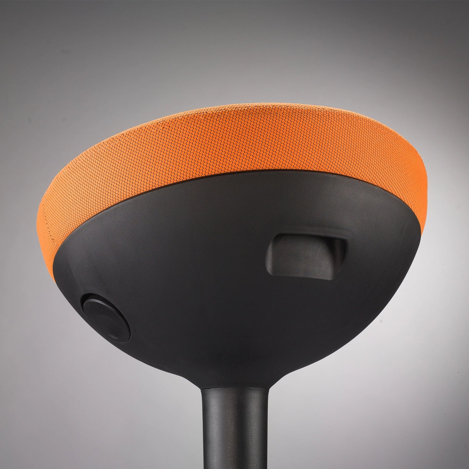 Zoom sur l'assise du tabouret orange